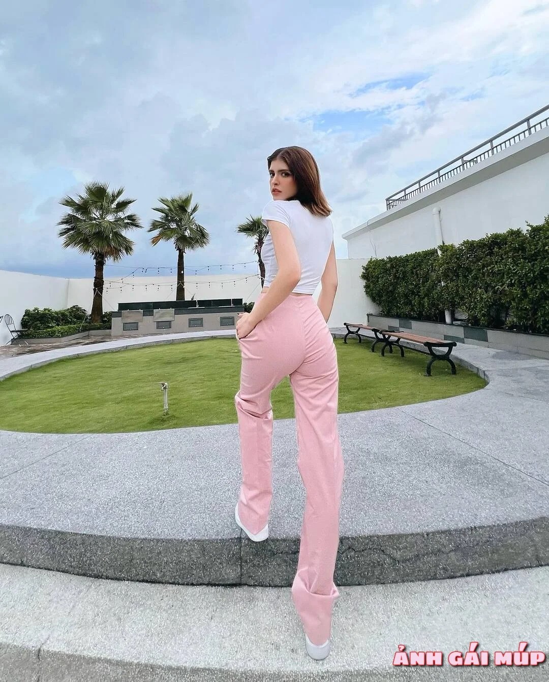 Andrea Aybar trong bộ ảnh quảng cáo
