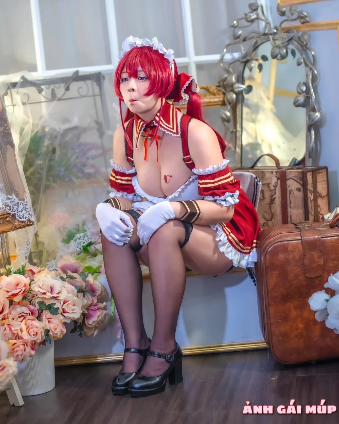 Ảnh cosplay hầu gái với yếu tố cảm xúc