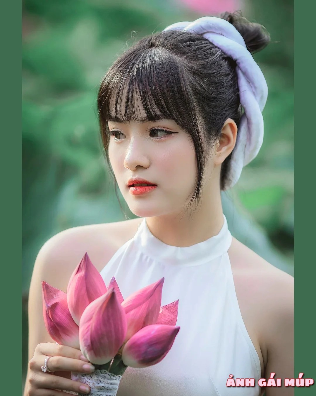 Ảnh gái mặc áo yếm thể hiện vẻ đẹp truyền thống