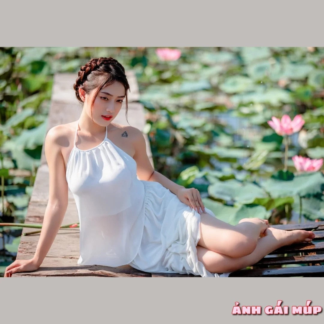 Ảnh gái mặc áo yếm và giáo dục truyền thống