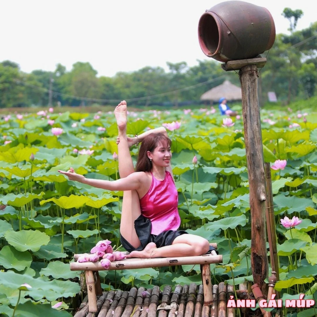Ảnh gái mặc áo yếm và sự đa dạng về chất liệu hiện đại