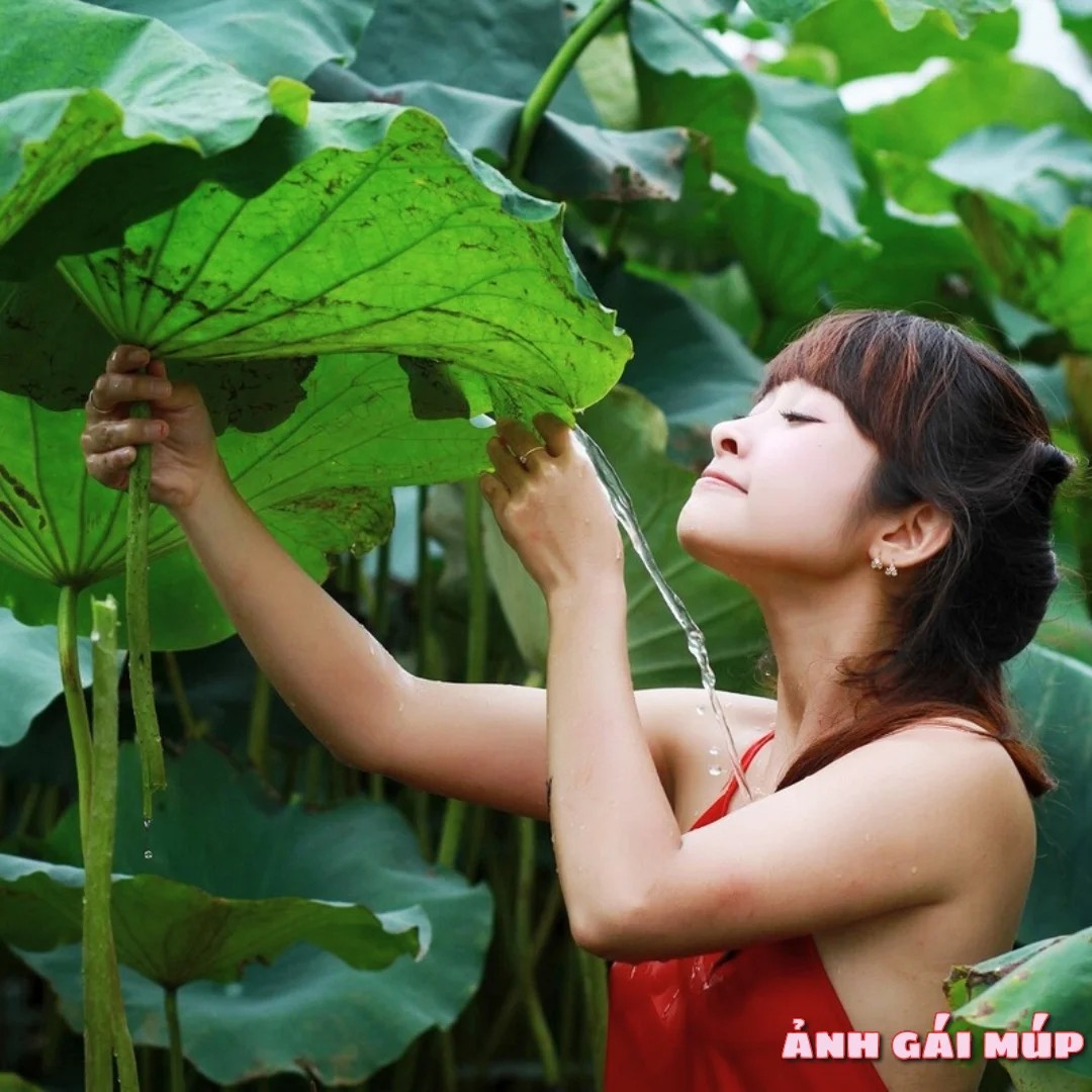 Ảnh gái mặc áo yếm với họa tiết chim muông