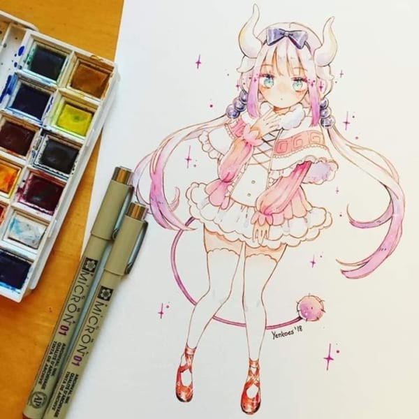 Cô gái anime với 2 tông màu trắng, hồng chủ đạo, tóc dài kèm nơ