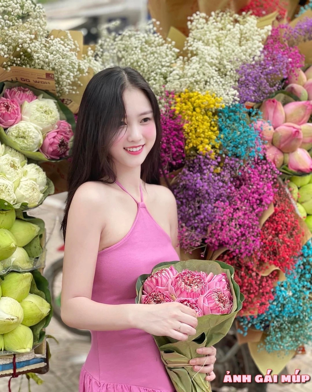 Cô gái xinh đẹp trong bố cục hài hòa