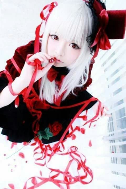 Cosplay tái hiện nhân vật với đôi mắt sáng và nụ cười đầy cuốn hút