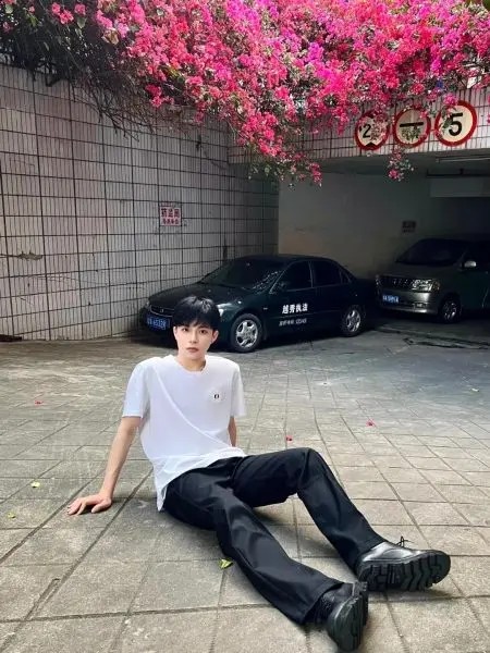 Gương mặt trai đẹp Trung Quốc cuốn hút