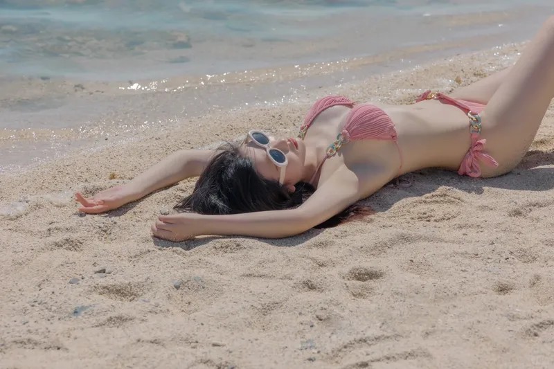 Hình ảnh bikini của gái xinh trẻ trung và thời trang