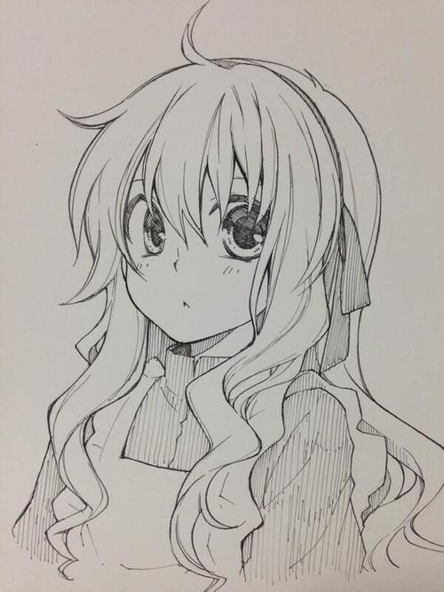 Hình vẽ anime đơn giản của cô bé chibi cười tươi với đôi mắt to tròn