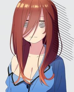 Miku Nakano cúi đầu xuống với vẻ xấu hổ