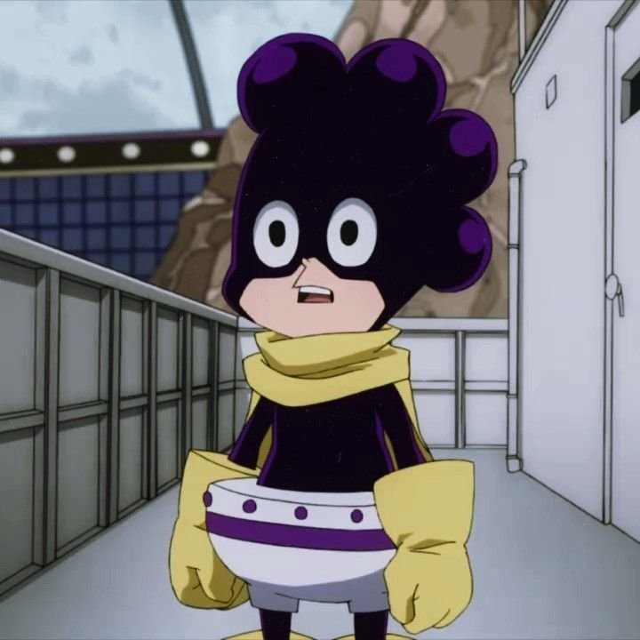 Minoru Mineta với chiếc nón nho