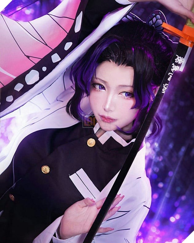 Shinobu với dáng vẻ điềm tĩnh và đôi mắt sáng ngời