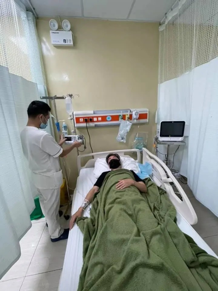 Truyền nước biển ở bệnh viện trong không gian sạch sẽ