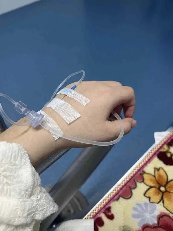 Truyền nước biển tại nhà trong không gian gia đình thân thiện